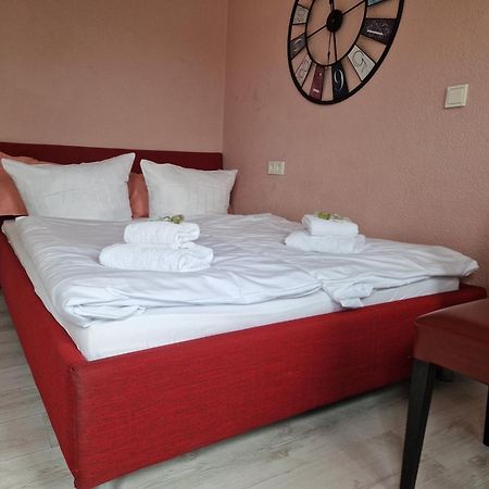 Ricks City Hotel Treviri Esterno foto